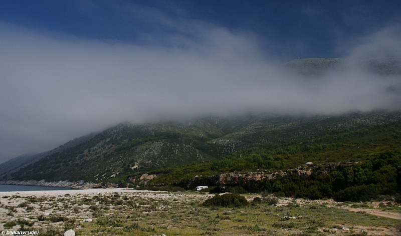 plaża Albania mgła